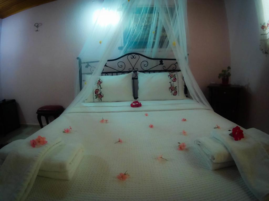 Antik Motel Alacatı Bagian luar foto