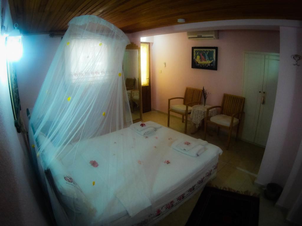 Antik Motel Alacatı Bagian luar foto