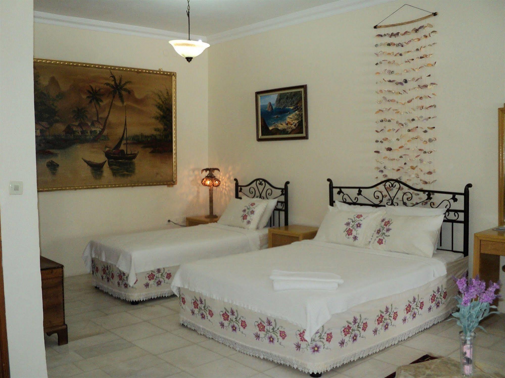 Antik Motel Alacatı Bagian luar foto